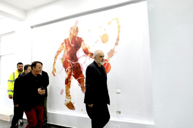 Rehabilitimi i pallatit të sportit “Arefi Berberi”, Rama në Pogradec: Ambiente të reja për të gjitha disiplinat e sporteve