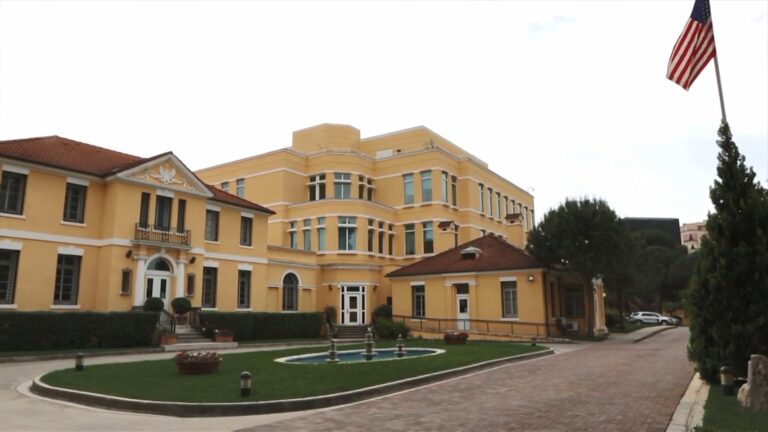 Ambasada e SHBA-së: Të shqetësuar për shkatërrimin dhe forcën e shpalosur në Kuvend. Duhen diskutime paqësore