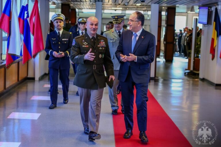Presidenti Bajram Begaj vizitë në Komandën Strategjike të NATO-s