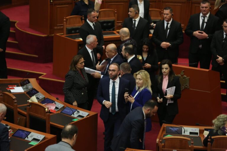 Kaosi në Parlament drejt fundit? PS negociata me Bardhin, mund të pranohen disa nga kërkesat