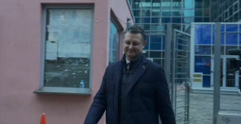 Ministri i Financave, Ervin Mete paraqitet në SPAK. Nuk flet për gazetarët