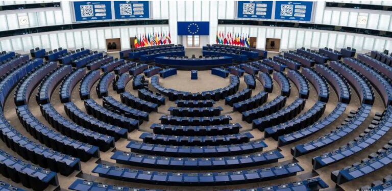 Parlamenti Europian paralajmëron Kosovën e Serbinë