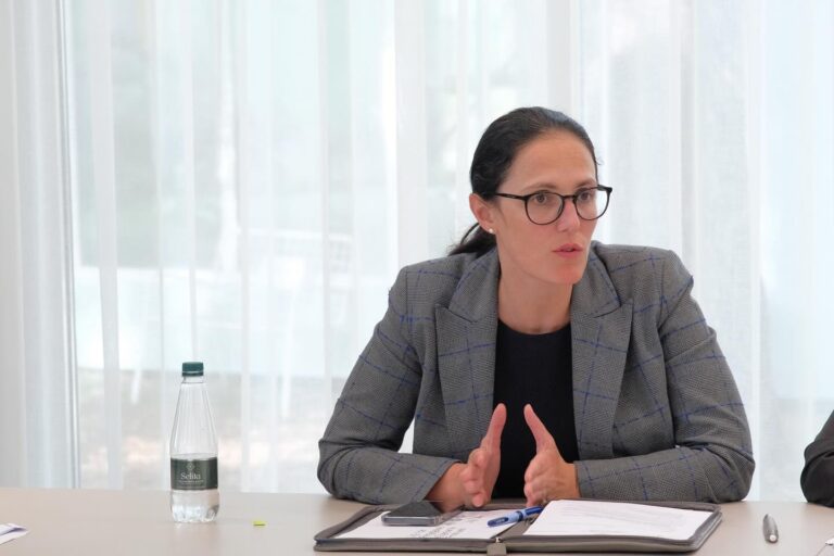 Goditi me thi*ë një drejtor, ministrja Ibrahimaj tregon ndikimin e saj: Çështja u pushua, nuk e lejova burrin të…