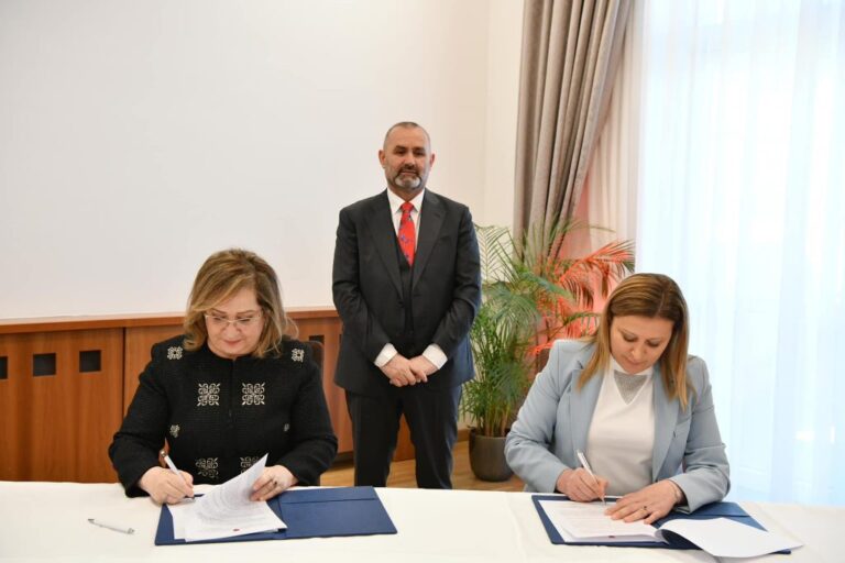 Firmoset marrëveshja mes Dhomës së Noterisë dhe Kadastrës, Manja: Përmirësojmë shërbimin ndaj qytetarëve