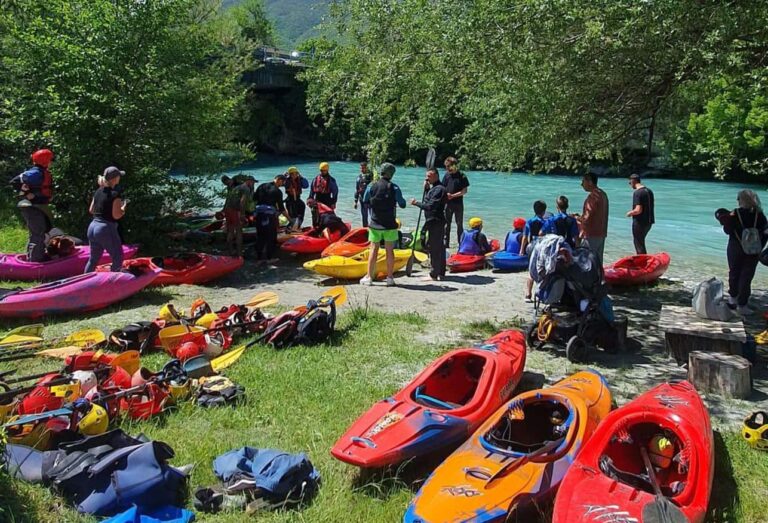 Kryeministri Rama përmes një kolazhi me foto ka prezantuar, Festivalin e Kajakëve në Lumin e Valbonës