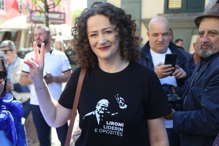 Rithemelimi kërkon largimin e Veliajt, Argita Malltezi: Një skandal, është vr*rë reagimi qytetar