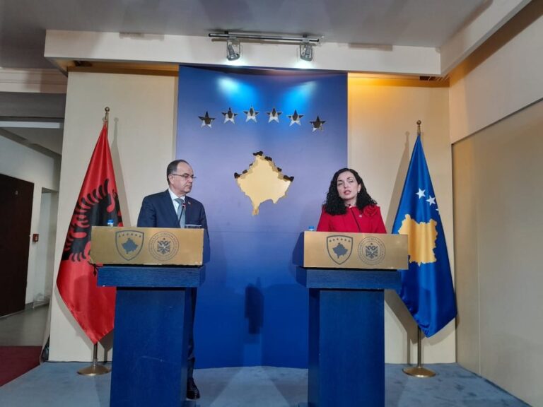 Presidenti Begaj pritet nga Osmani në Prishtinë: Ta dëgjojmë njëri-tjetrin, por edhe ndërkombëtarët