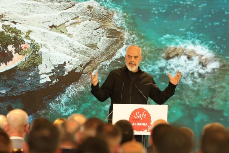 Të rinjtë që punojnë në vendet e Mesdheut, Rama: Pse rrini atje? Në Shqipëri janë pagat më të mira në rajon