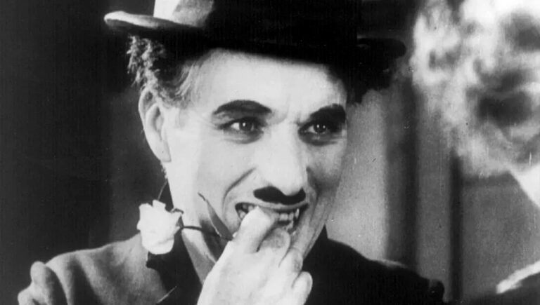 Charlie Chaplin, gjeniu i filmit pa zë, komiku që na bëri të qeshim dhe të mendojmë