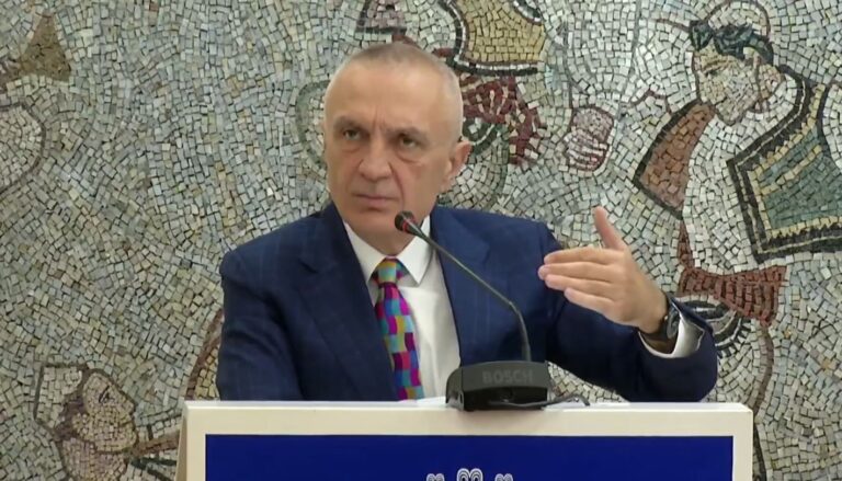 VIDEO/ Meta i bie me grushte foltores: Më 27 prill ekz*kutojmë nepotizmin, jo njerëzit. PL jo biznes familjar