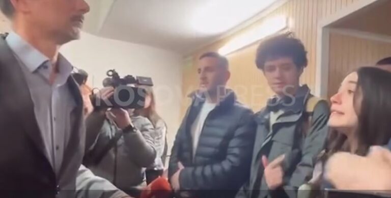 ”Do të bëj masazh”, pezullohet pedagogu nga detyra. Studentja u përball live me të: Të kesh turp