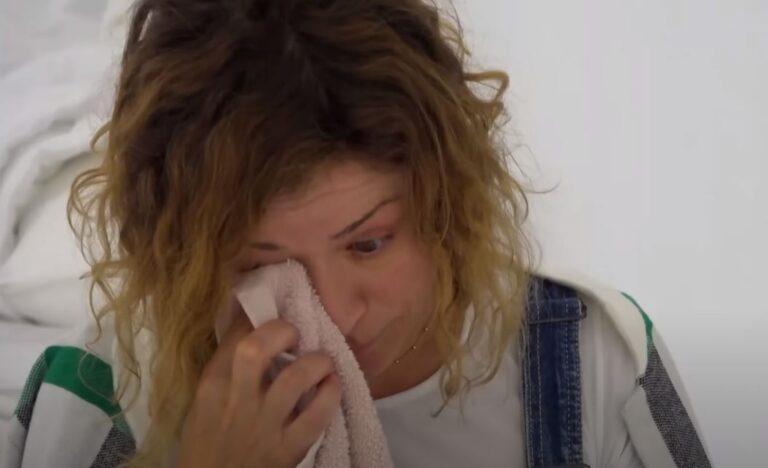 VIDEO/ Egla përlotet në Dhomën e Bardhë, konsumon ushqimin e vetme për datëlindje