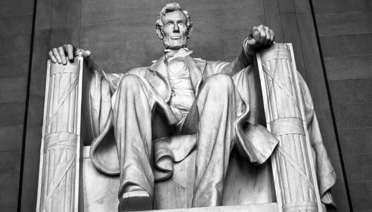 Kush ishte Abraham Lincoln, presidenti i SHBA-ve që pati si moto: “nga populli, i popullit dhe për popullin”?!