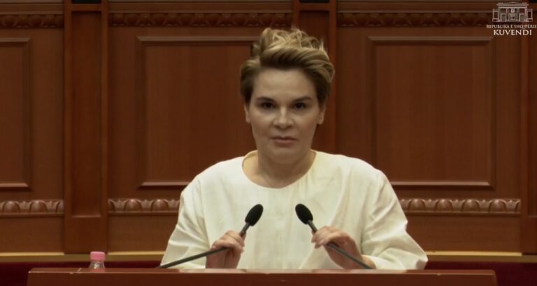 Mandati i Xhaçkës, Kryemadhi lëshon gojën në Kuvend: Karma is a bi*ch Olta