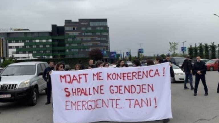 56 gra janë vr*rë, qytetarët: Të shpallet gjendja emergjente. Osmani: Ky femicid duhet të ndalet me çdo kusht