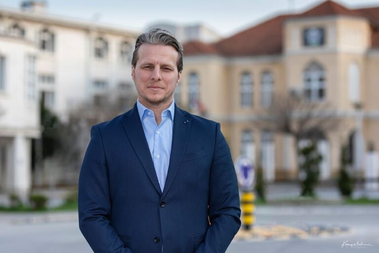 ”Vuçiç kap Preshevën”, Arifi kritikon kryetarin e ri: Ndaloi projektin e financuar nga Shqipëria për ndërtimin e një shkolle