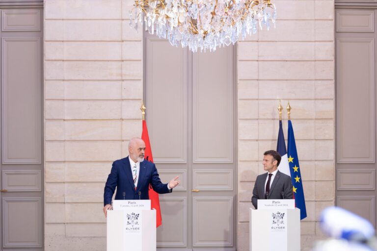 Dy marrëveshjet e nënshkruara në Paris mes qeverisë shqiptare dhe franceze