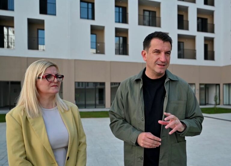 Veliaj inspekton punimet në pallatet e reja në Kombinat: Në 2025 mbyllim Rindërtimin, produkt i politikës së mirë dhe bashkëpunimit