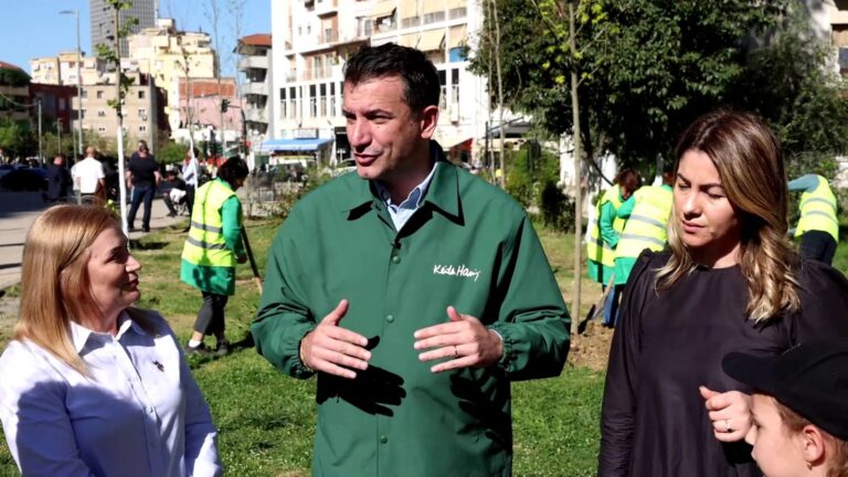 Mbjellje pemësh te ish-Tregu Elektrik, Veliaj: Njerëzit janë të ndarë në ata që bëjnë punë dhe ata që komentojnë punët