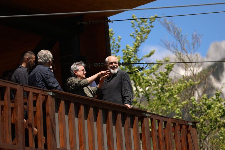 Spiropali e Beci provojnë Zipline në Theth, Rama: Gjobat për ndërtim pa leje në këtë zonë do t’i fshijmë të gjitha