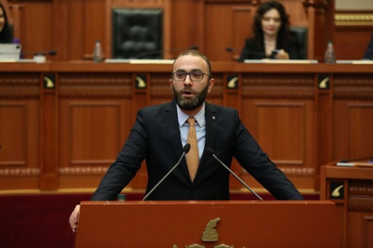 Investigimi i Rai3, Bardhi në Kuvend: Keni grisur Kushtetutën për Ramën. Nuk u prish imazhi i Shqipërisë, por i qeverisë