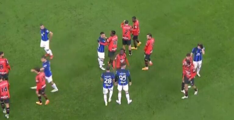 Derbi Milan-Inter, nuk mungon tensioni në fushë që në nisje të super sfidës në San Siro
