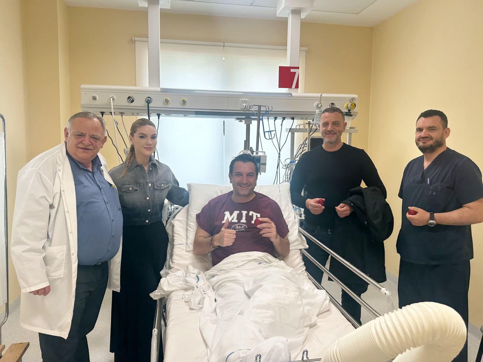 Erion Veliaj poston status për operacionin e tij në spitalin publik |  Gazeta Koha Jone