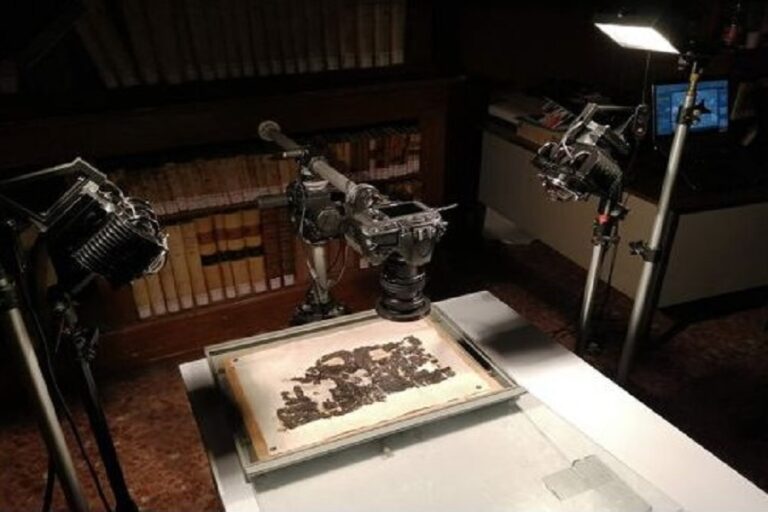 Papirusët në Herculaneum zbulojnë detaje të vendndodhjes së varrit të Platonit