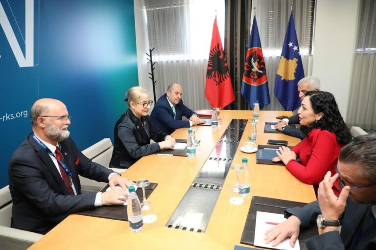 Lindita Nikolla takohet me Vjosa Osmanin: Besimi i madh i botës demokratike te Shqipëria