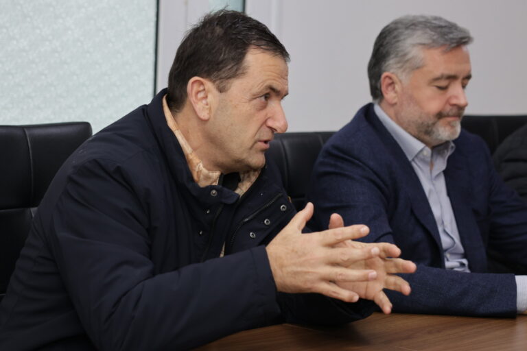 ”Do të doja të kisha përballë Dulen”, Tavo sqaron akuzat për gjuhën greke në Himarë dhe fryrjen e listave