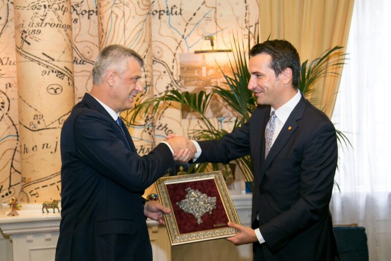 Veliaj i uron ditëlindjen ish-Presidentit Hashim Thaçi: Luftëtar i lirisë dhe i përparimit të Kosovës 