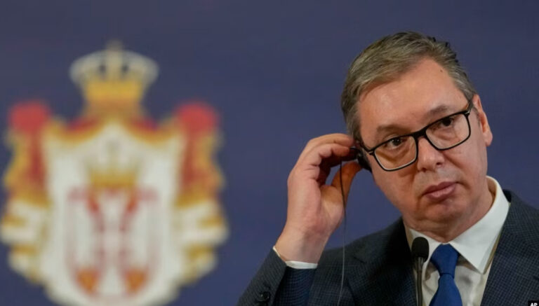 Vuçiq pas ndalimit të Sofronijeviqit: Do të arrestohen të gjithë ata që shkelin rendin kushtetues në Serbi
