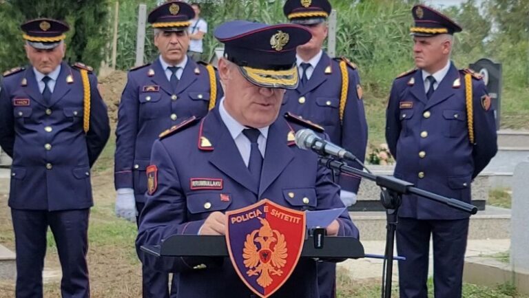 Efektivi përcillet për në banesën e fundit, drejtori Rrumbullaku: Jemi zotuar për të vënë para ligjit vra*ësin