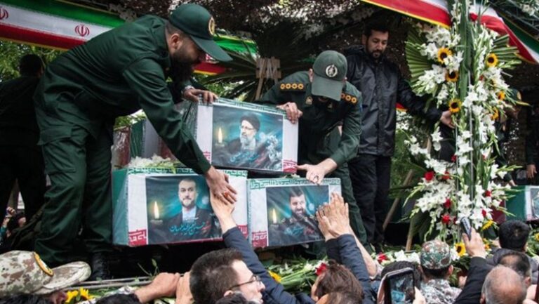 Homazhet për presidentin Ebrahim Raisi, mijëra iranianë të pranishëm në cermoninë mortore