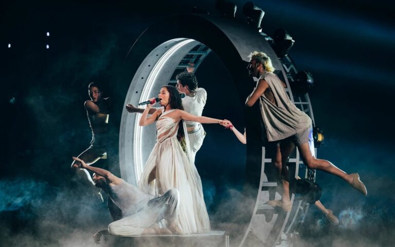 Këngëtarja e Izraelit në Eurovision, Eden Golan izolohet në dhomën e hotelit. Ja çfarë po ndodh