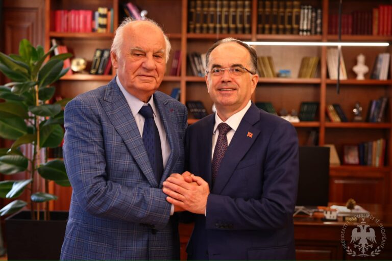Presidenti Begaj pret në zyrë Moisiun: Është gjithmonë kënaqësi të shkëmbej mendime dhe opinione