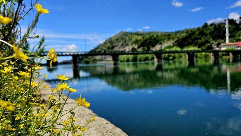 Benet Beci uron: Qoftë e mbarë për të tanë kjo ditë!