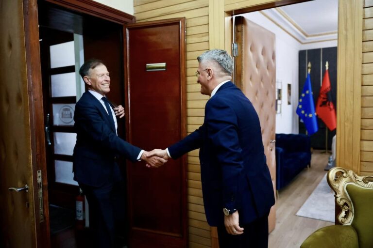 Agron Gjekmarkaj pret figurën e shquar të politikës gjermane: Opozita nuk duhet të shkojë në zgjedhje me gojën mbyllur