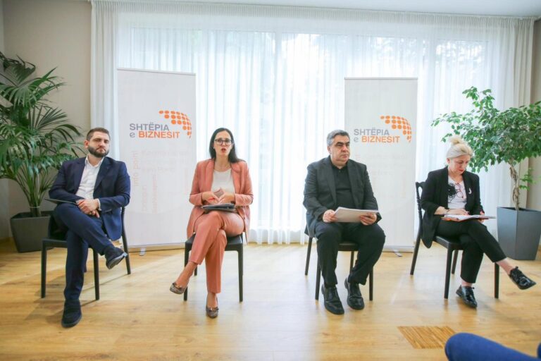 Punëtorë të huaj në vend, ministri Gonxhja: Nisma të rëndësishme për të lehtësuar procesin e lejeve unike