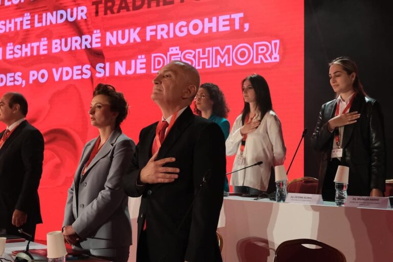 Meta jep urdhrin e veçantë: Në çdo kat nga një foto të Erisa Xhixhos, nuk dua mendim ndryshe