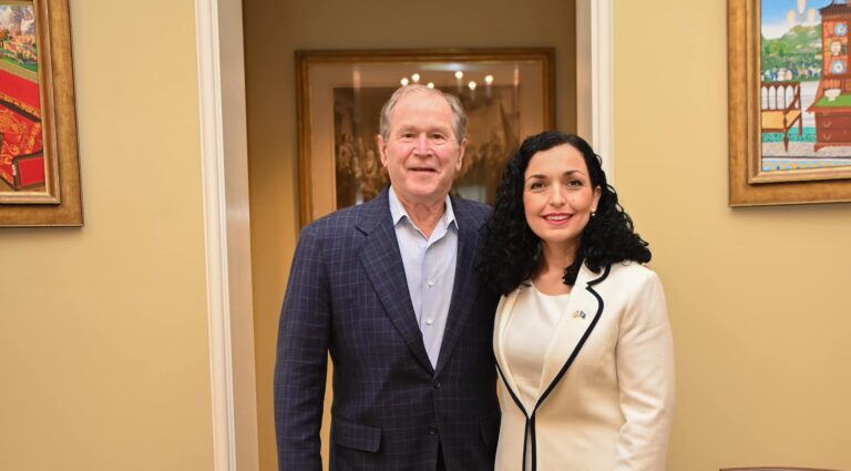 Vjosa Osmani, takohet me ish-presidentin e SHBA-ve, George W. Bush