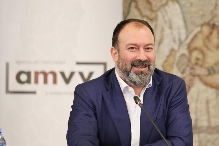 FOTO/ Ministri Mazniku me kryetarët e bashkive në vend: Rritje e konsiderueshme e pagës për punonjësit