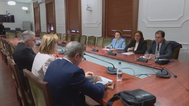PS frymëzohet nga takimi i Ramës në Athinë, propozim për votën e Diasporës. PD kërkon rikthimin e koalicioneve
