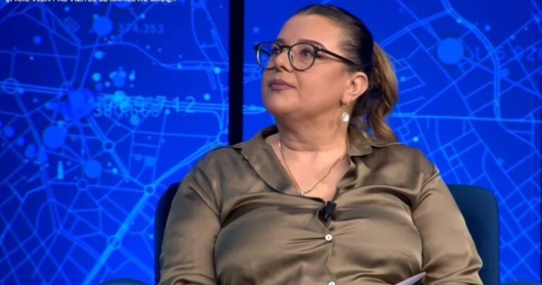 Takimi i Ramës me shqiptarët në Athinë, Anila Basha: Njerëzit qanin. Policia na rrethoi avionin