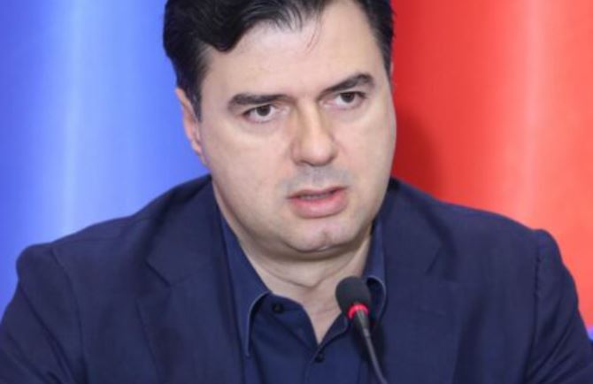 Lulzim Basha i vrerosur: “Pse zoti Manja liroi 100 të burgosur për korrupsion?”