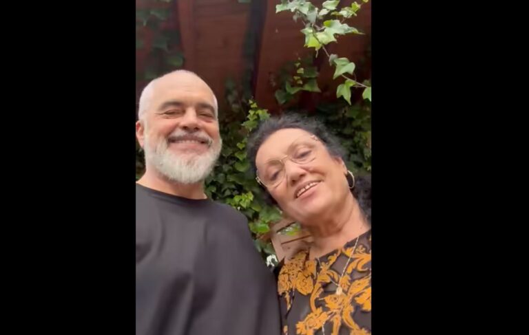 VIDEO/ Rama shkon ”Te Diella” e famshme në Lezhë: “Përshnetje nga e vetmja pik me diell nkët dit me shi”