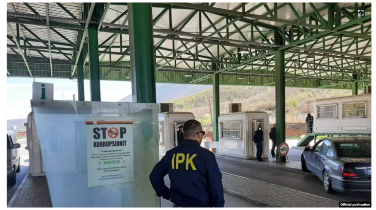 Shqipëria instalon kamera përgjatë kufirit me Kosovën për të frenuar emigrantët e bandat kriminale