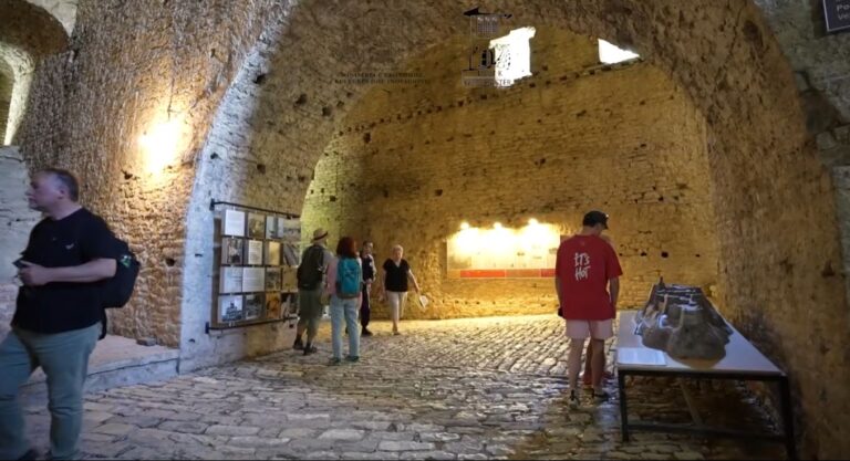 Fluks turistësh në Kalanë e Gjirokastrës