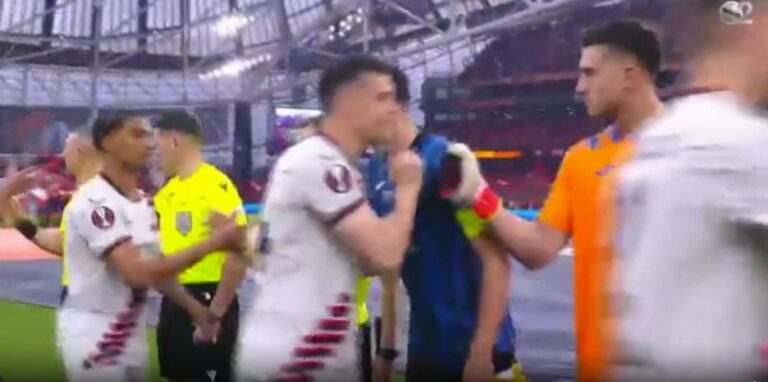 Emocion në Dublin, kapiteni Gjimshiti përqafim vëllazëror me Granit Xhakën