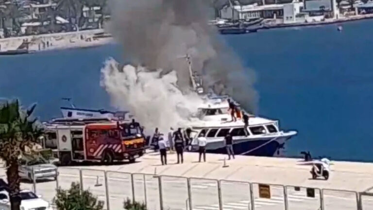 Merr flakë trageti i linjës Sarandë-Korfuz, zjarrfikësit në vendngjarje